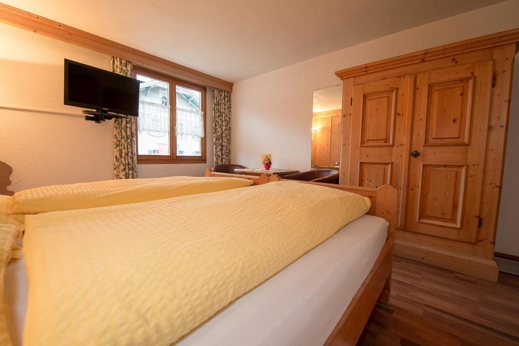 Hotel Crusch Alba Scuol Exteriér fotografie